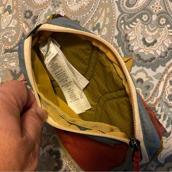 NWOT Patagonia Ultralight Black Hole Mini Hip Pack 1L - Picture 7 of 10